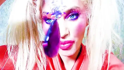 Kadın kılıklı eğitim