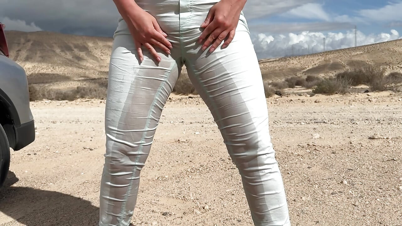 Girl can't hold pee and wet her pants on the public road