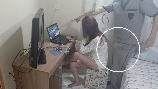 Novinha sozinha em casa recebe o mantenedor Tarado