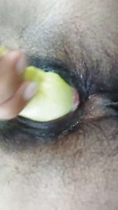 Gadis sange desi masturbasi dengan dildo