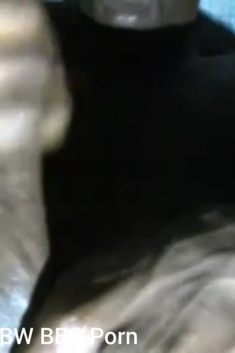 Cummimg acariciando duro batendo no meu grande pau preto