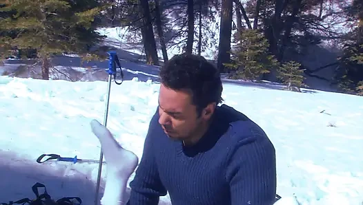 Wunderbares schätzchen mit dicken titten wird im freien geschraubt