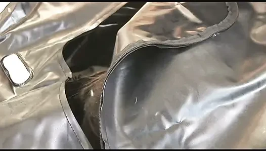 Azgın genç fahişe amcığının ıslak kutusu sert poled yüzle dolu minyon görünüyor