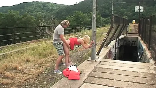 Dangerous outdoor sex for a horny young couple