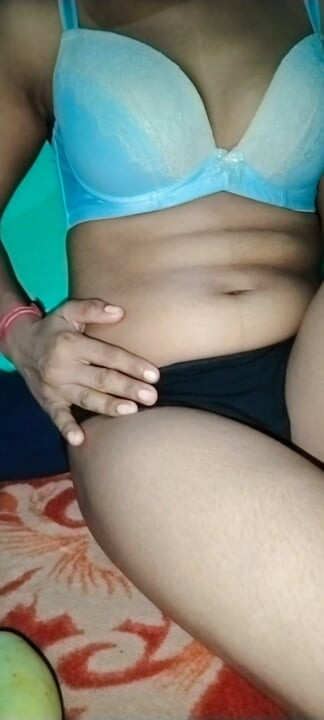 meri sexi bhabhi ne apni khubsurat chut me dali bhot bada loki dala or apne boobs ko bhi khub dbayi.
