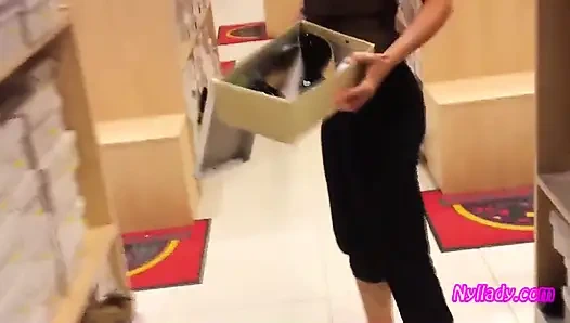 Einkaufen für neue schwarze pumps