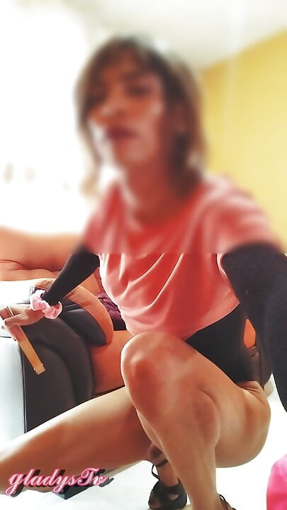 Madura travesti se masturba muy deliciosamente