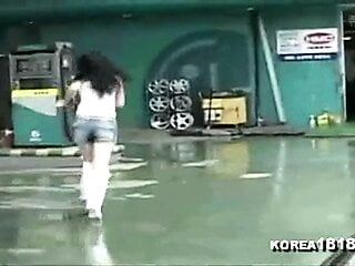 Coreani scopano alla stazione di servizio