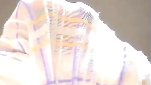 Играю с моими носками на ногах и нейлоновых носках