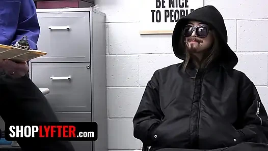 Тинку Alexia Anders раздели и обыскали