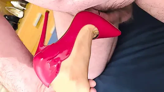 Her impossibly tight red hot chick stilettos had him staring 36