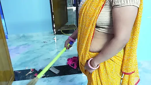 Naukrani Ne Malik ko bola gaji badhao to Malik Ne naukrani ko choda