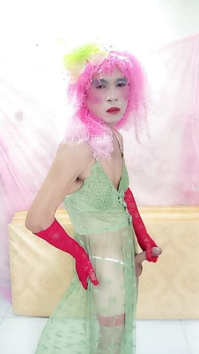 Oanh Le shemale wearing sexy porn selfie