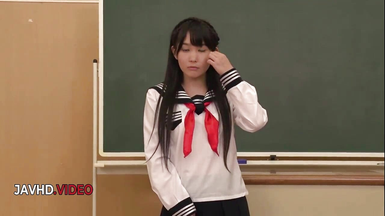 Chuda Yui Kasugano bierze podwójne creampie w szkolnym trójkącie