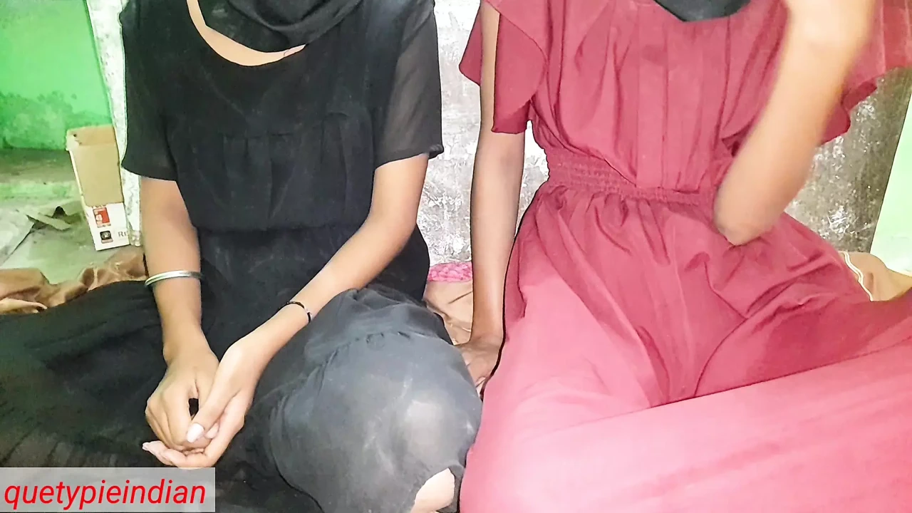 18岁学生真正的印度处女少女第一次胸部和阴户爱重口味肛交指交女友学校