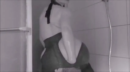 Sexy shower MaxiLinnX