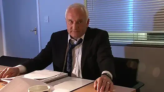 Tatlı büyük memeli bebek sikiliyor ve dölleniyor