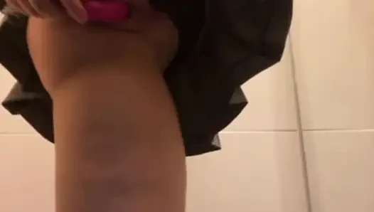 Jucielussie Sucking in locker room and masturbating