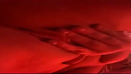 Aku lagi asik ngentot memekku habis-habisan sampai aku crot di dalam