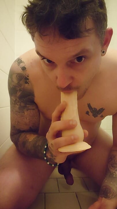 Man pleasures himself with dildo in his ass