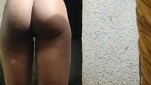 Aku lagi sendirian di rumah sambil bugil