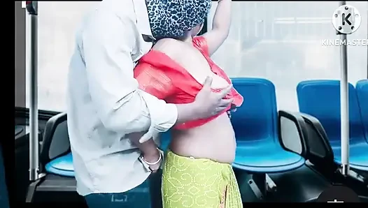 Yolcu ile otobüste halka açık seks - inleyerek tamil ses