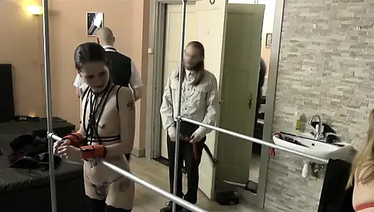 Meliss dan Zoë Dicambuk