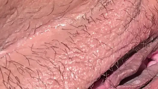 Memek berbulu dan payudara besar