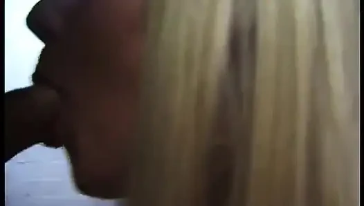 Sarışın sürtük bakış açısı videosunda yarak emiyor