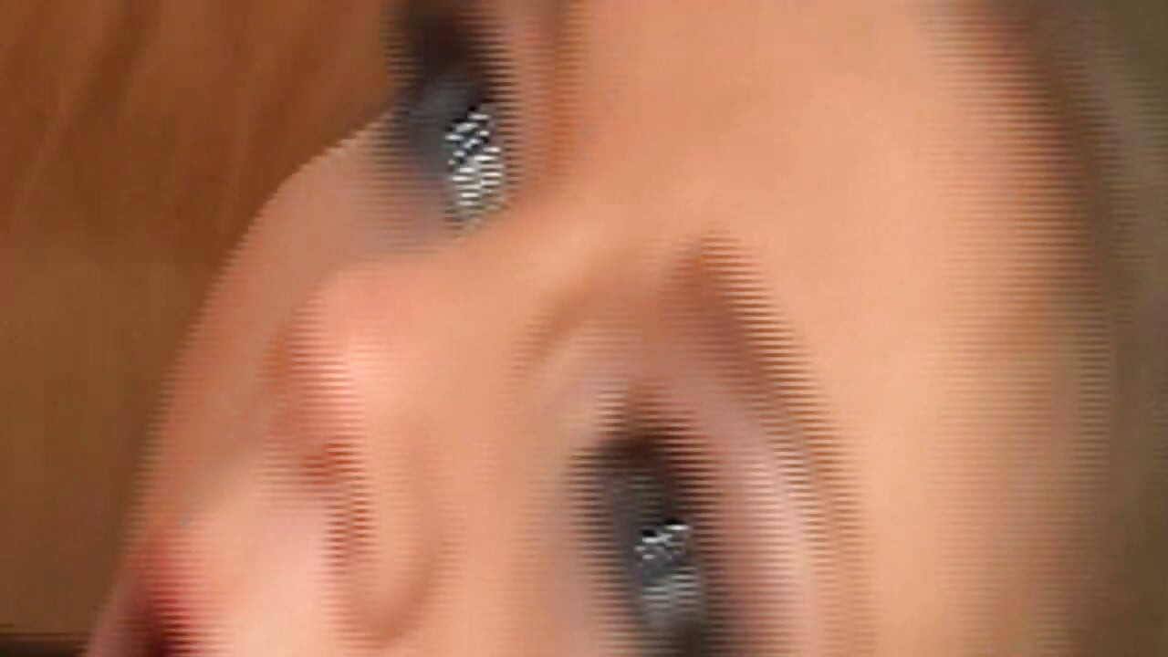 Quente morena gata é lambida e dedada até o orgasmo