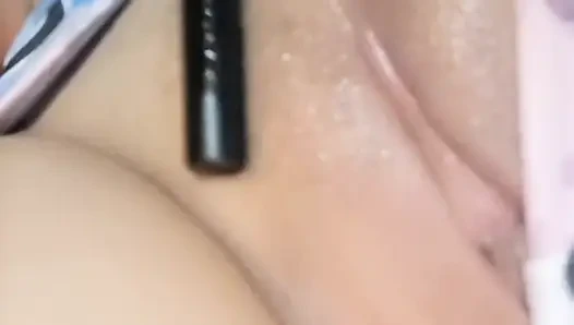 INDIEN MASTURBIERT UND BERÜHRT IHRE TITTEN