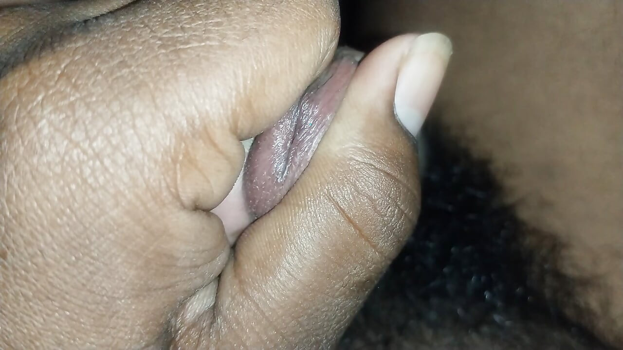 Frecând penisul și făcându-l roșu