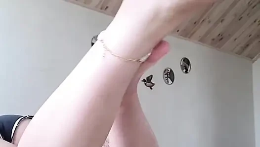 Bersantai pagi: fetish kaki yang lembut - close up dari kaki dan jari (fetish kaki pov)