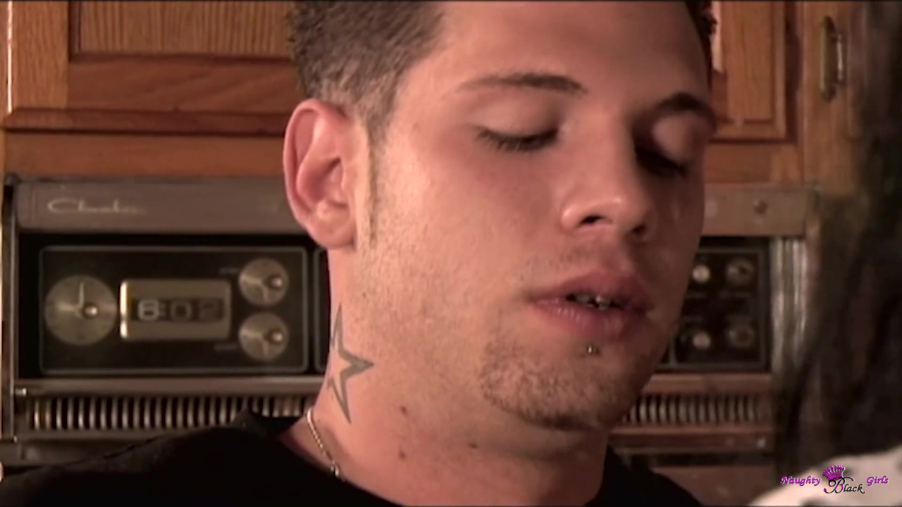 これは彼女の人生で最高の異人種間ファックの一つになるかもしれない