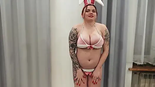 Der Üppige Hase Wird Hart Im Mund Gefickt, Mit Leckenden Hoden Und Einem Abzug Darin.