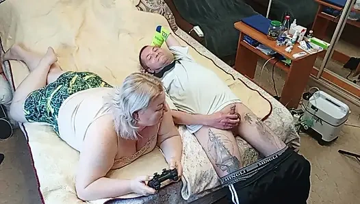 Konsolun oyunu üvey anneden sperm yutarak oral seksle sona erdi