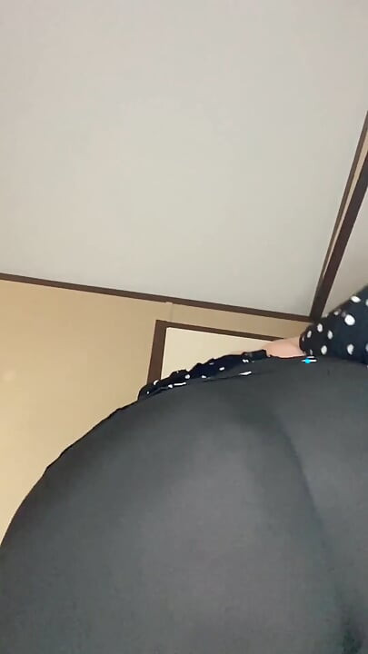 Booty Drops and Slaps in Leggings While in Slow Motion