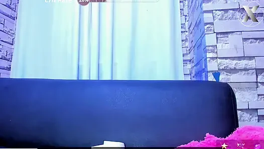 Adik tiri ketahuan mencuri hukuman dengan kontol di mulut