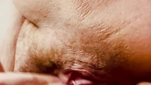 Meinen engen arsch fingern, bis meine muschi squirtet