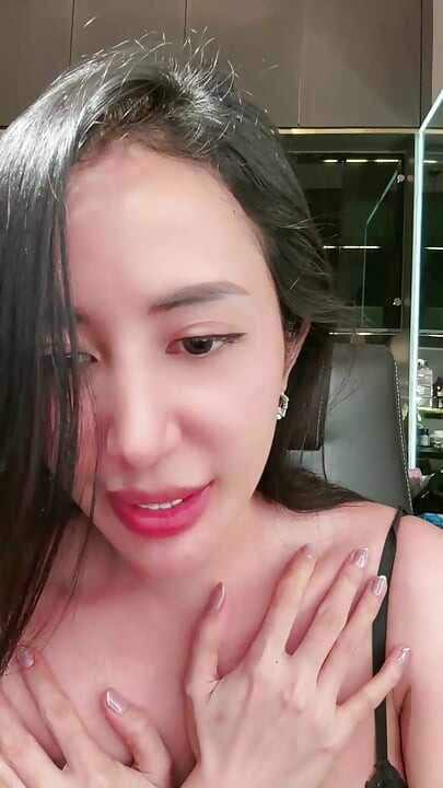 Un labio superior rígido con un labio superior rígido en la nuca