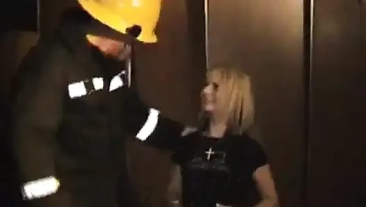 Penari seksi ngasih pertunjukan yang nggak pernah dia lupakan