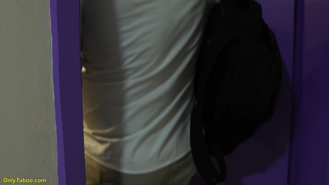 77岁的老奶奶的屁股被狠狠地摧残