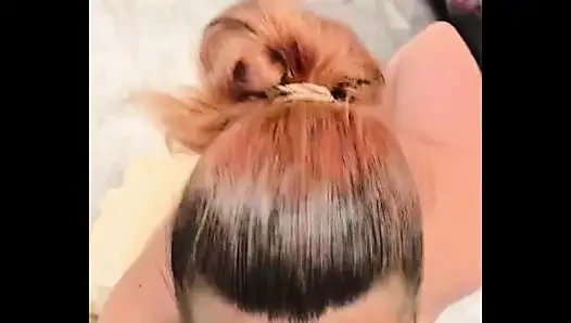 Im Möbelgeschäft spontaner Blowjob