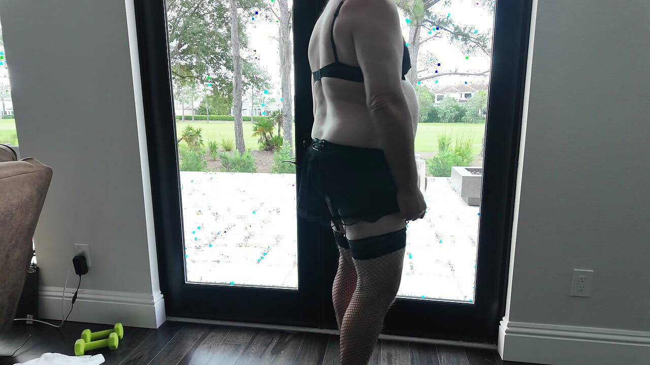 A little walk though the house waiting on my top