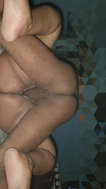 Hintli ateşli kadın büyük amcıkla sikişiyor | Klip 1