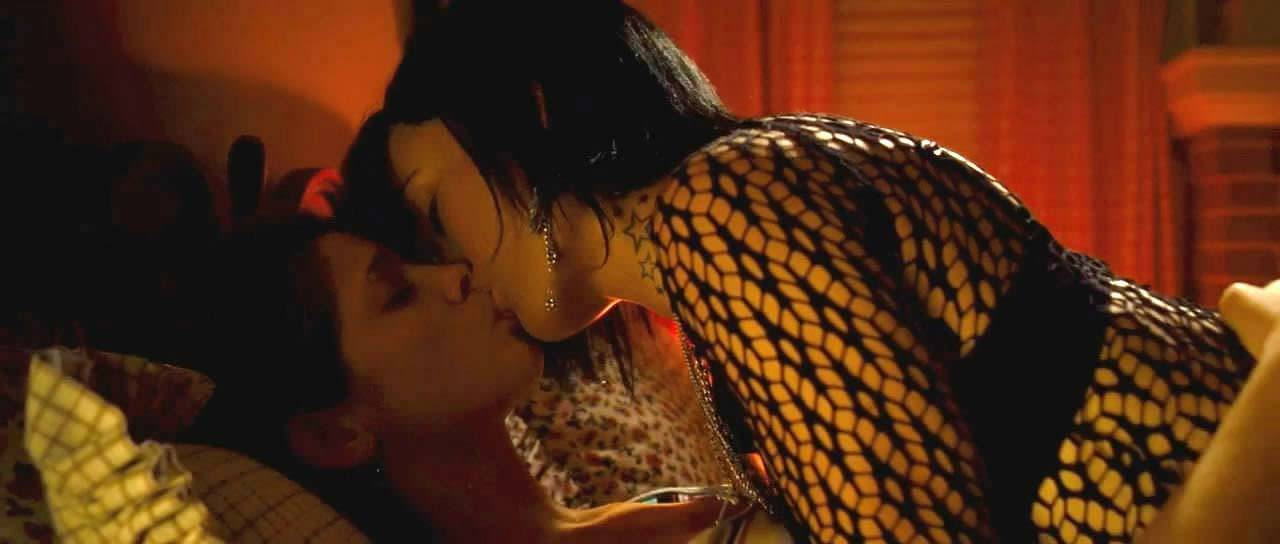 Olivia Wilde &; Ashley Greene leszbikus jelenet scandalplanetcom