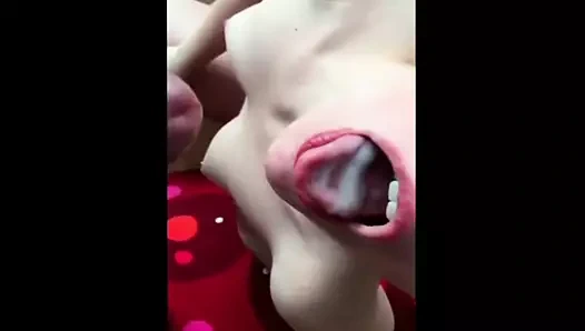 Büyük kızlar sperm seviyor