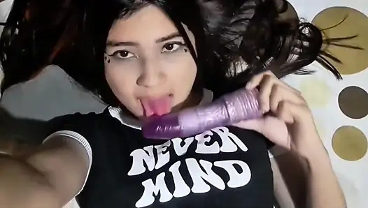 Делюсь гостиничным номером с моей грудастой сводной сестрой