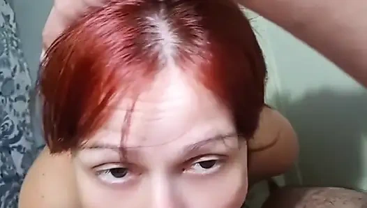 Rothaariges Camgirl Beweist, Dass Sie Die Königin Der Tiefen Kehle Ist