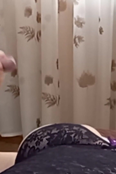 Orta yaşlı seksi kadın sikimi parmaklıyor